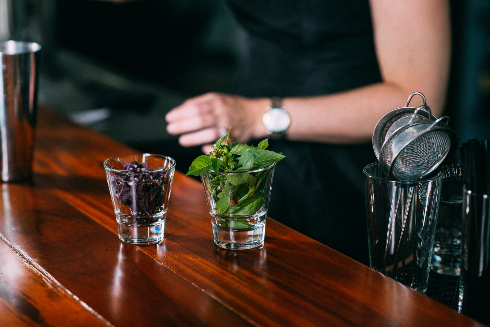 Socializing Without the Hangover: Navigating Bars as a Non-Drinker